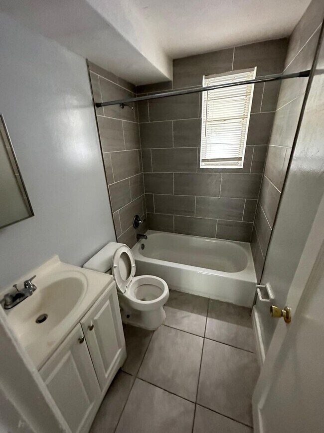 Photo - 1364 Harrison St Unidad 1