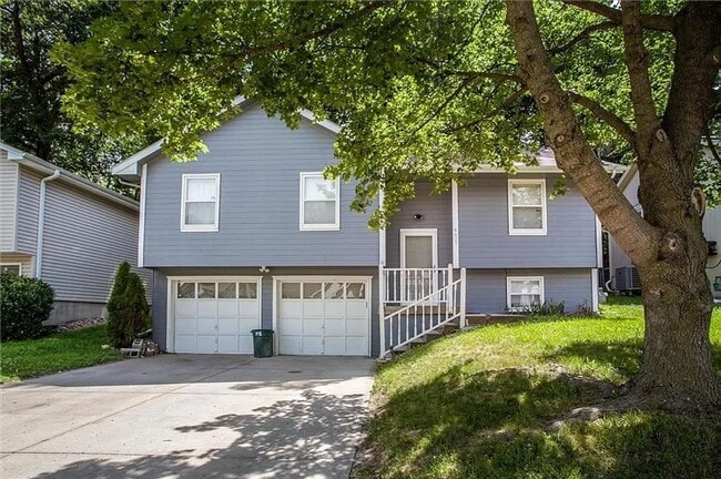 Building Photo - Nice Split Level in North Kansas City Rental
