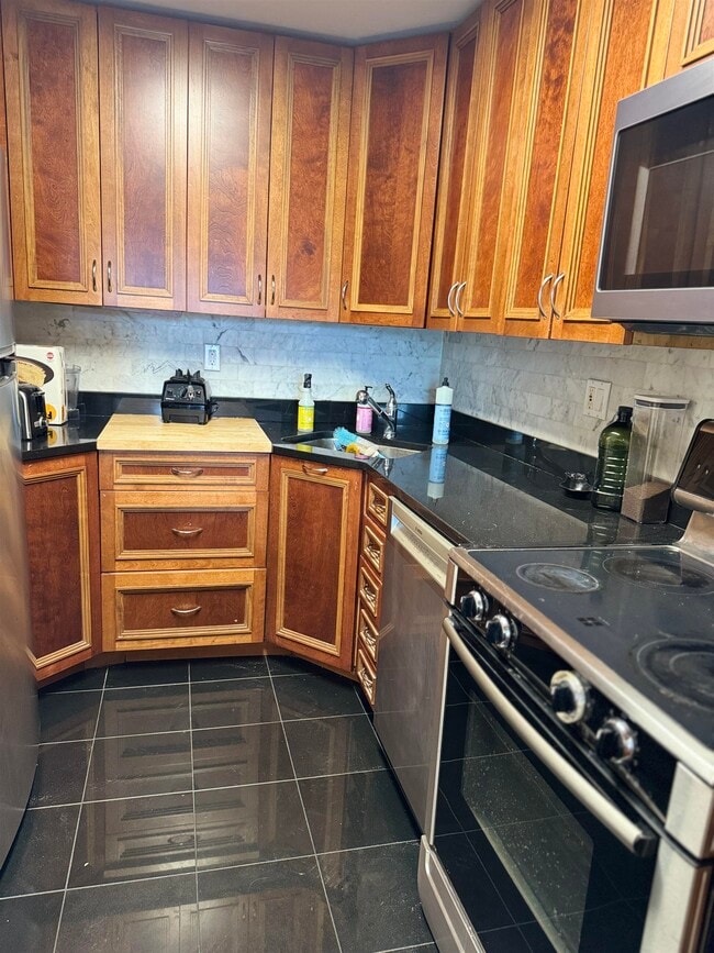 Building Photo - 1 Greene St Unit 505