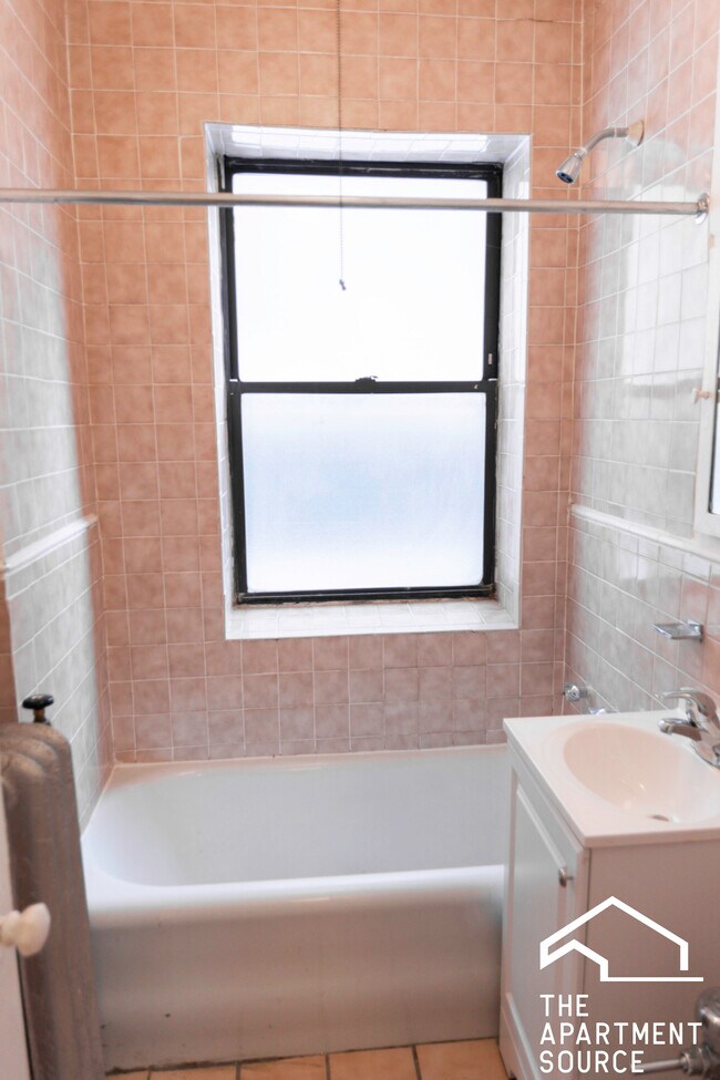 Photo - 540 W Briar Pl Unit 2C