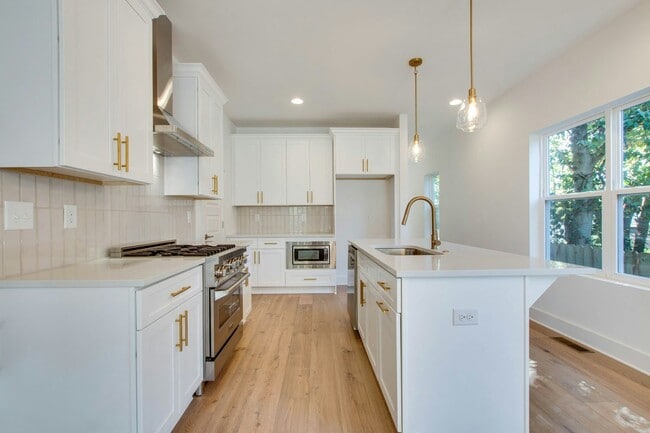 Photo - 2150 Sadler Ave