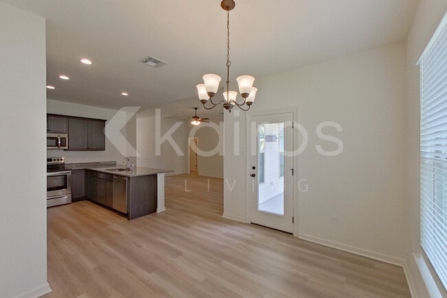 Photo - 121 Salvat Dr