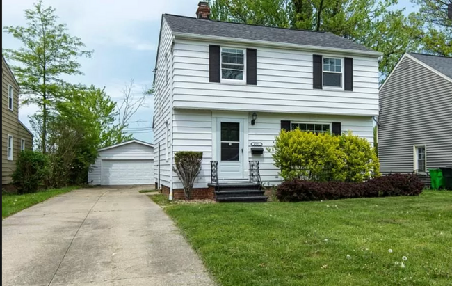 A Fantastic Colonial Home within a Park Li... - A Fantastic Colonial Home within a Park Li...