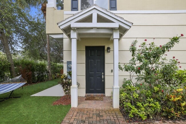 Photo - 616 NW 38th Cir