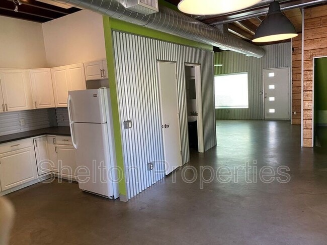 Photo - 2121 W Hayward Ave