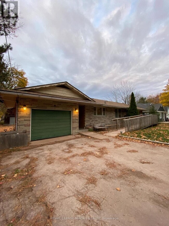 Photo - 260 Main St W