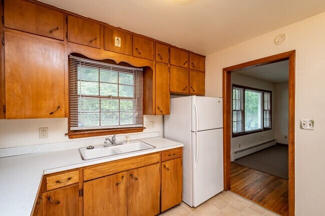 Photo - Random Residential Properties LLC-404 E Foster Unit 40402