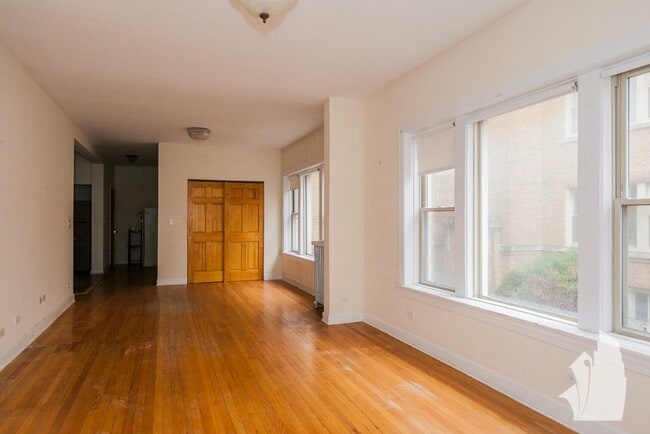 Photo - 1952 W Leland Ave