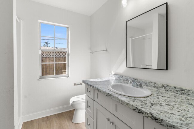 Photo - 1816 14th Ave SW