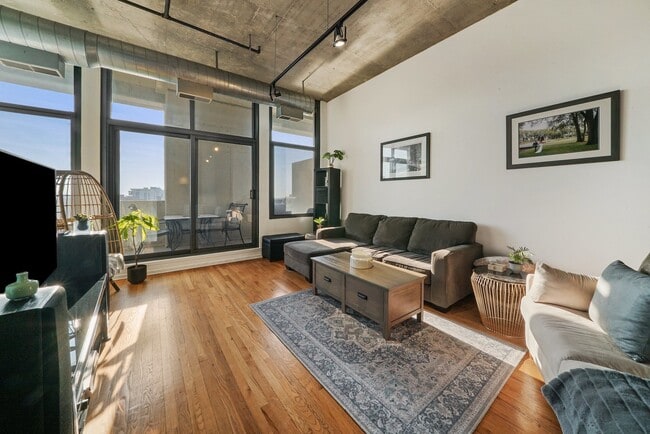 Photo - 900 N Kingsbury St Unit 800