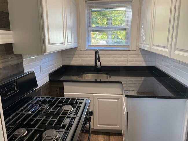 Building Photo - 994 -996 Douglas Avenue Unit 2 Rental