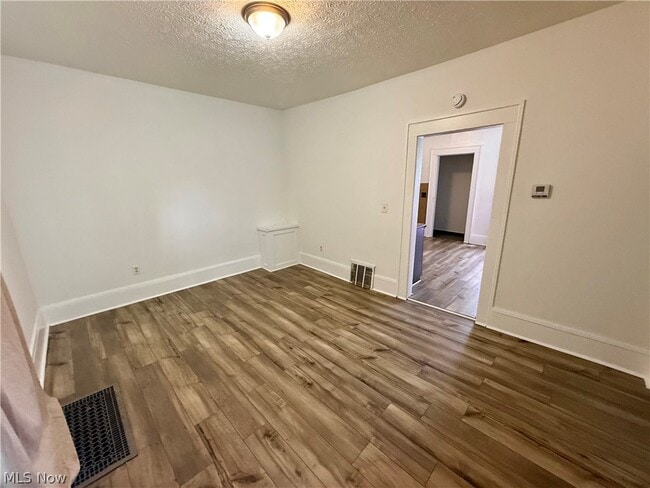 Photo - 895 Beardsley St