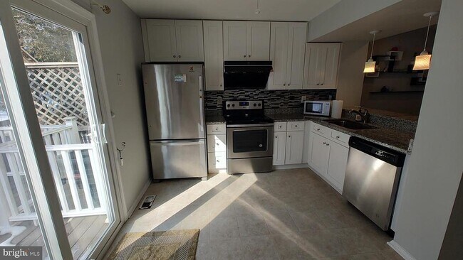 Photo - 3 Jack Pine Pl