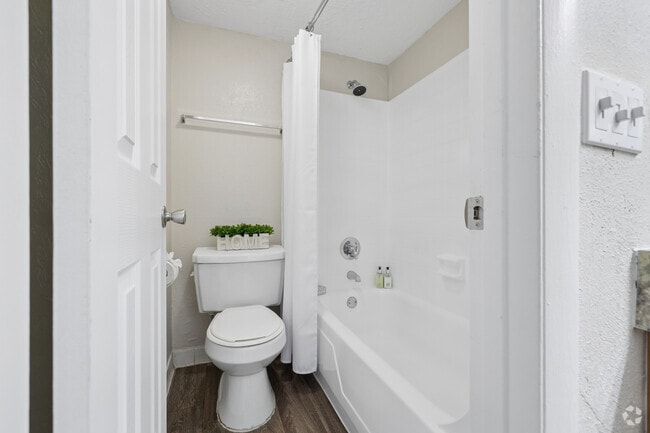 The Ansley - 1BR, 1BA - 889SF - Bathroom