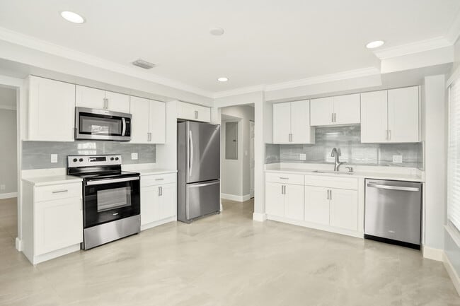 Photo - 960 SW 28th St