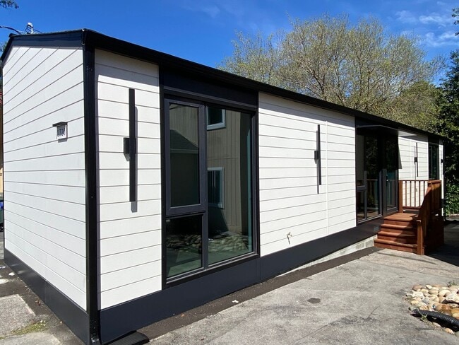 Building Photo - Brand New Never Lived In 2 Bedroom 2 Bathroom Home