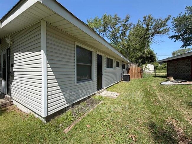 Photo - 765 Bobbins Ln