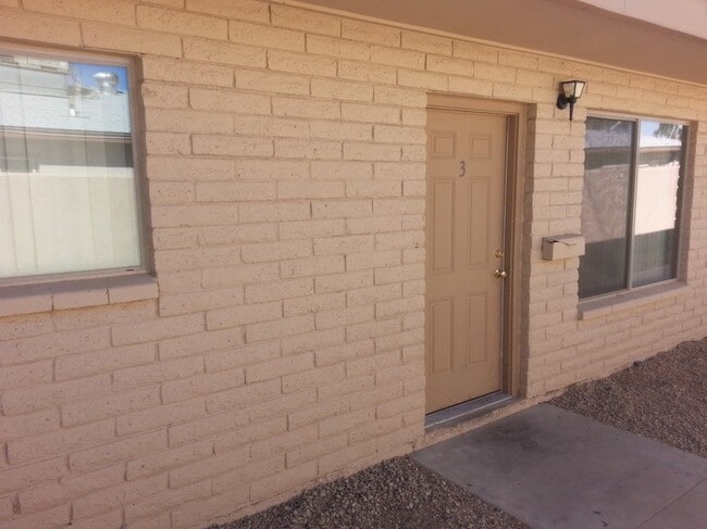 Building Photo - 2BR/1BA Garden Apartment $1200 Osborn/66th... Unit 4