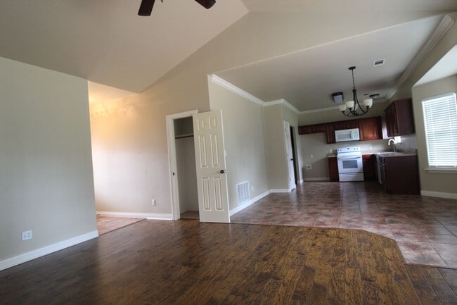 Photo - designed for comfort : 3 Bedroom 2 Bath