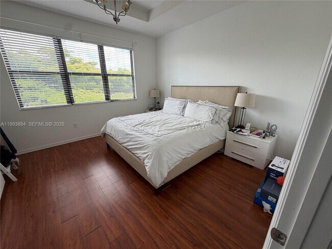 Photo - 655 NE 193rd St