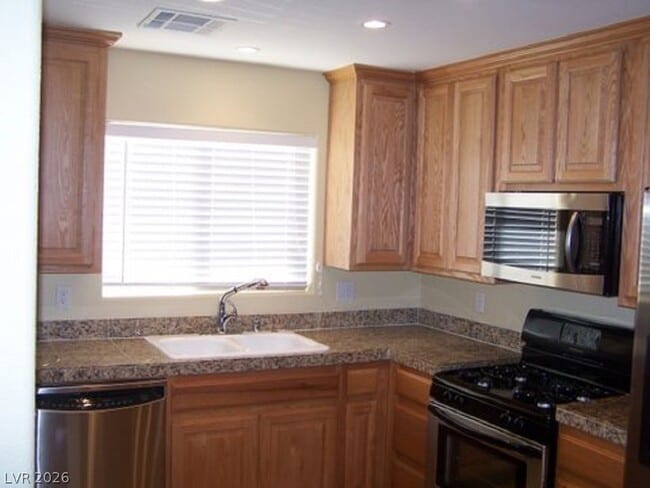 Photo - 6045 Aripeka St