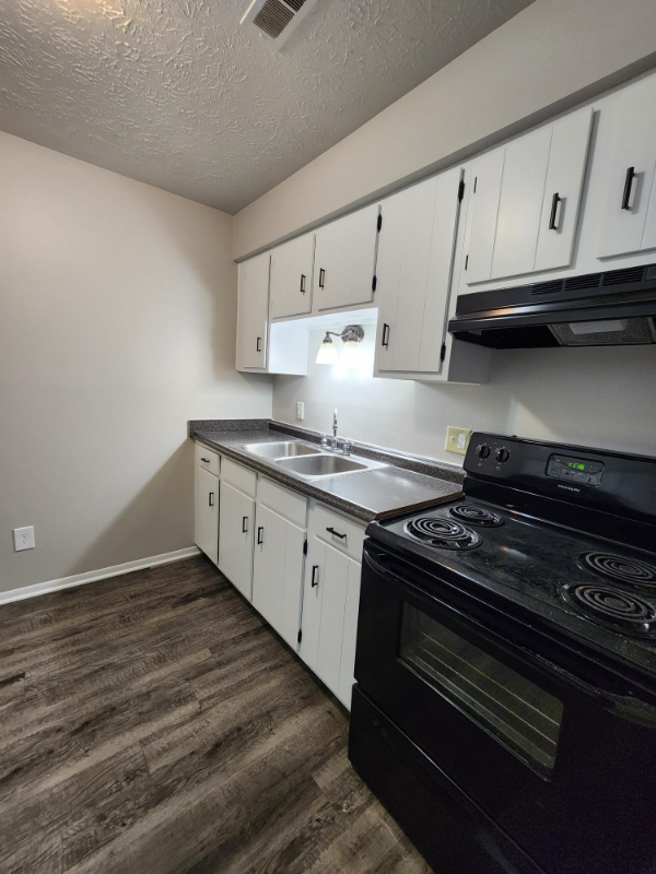 Photo - 1105 W Maple St Townhome