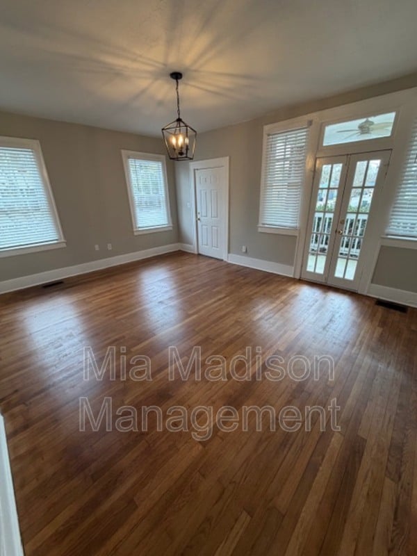 Photo - 801 E 39th St