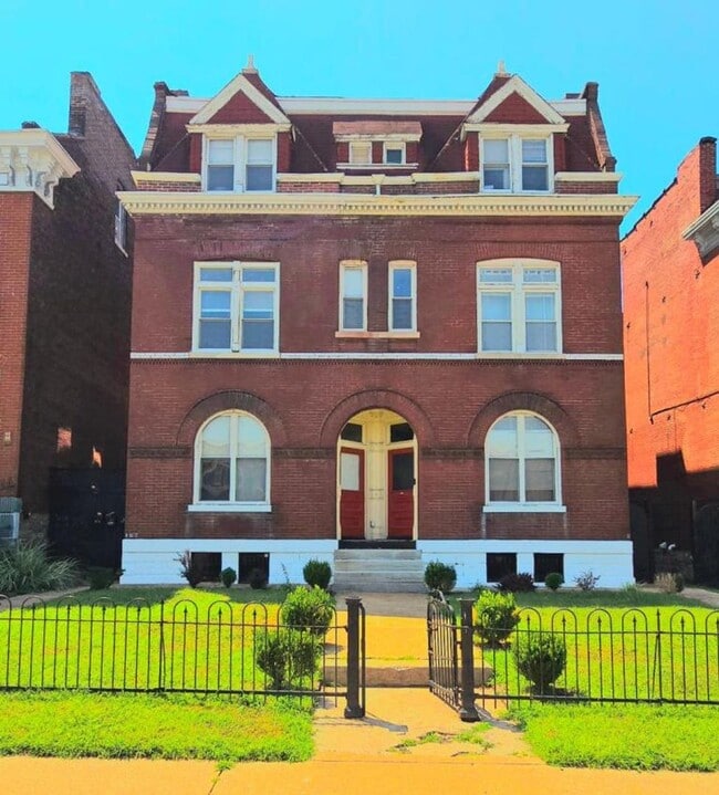 Building Photo - 2146-2148 Victor St. Unit 2146 2nd Flr Rental
