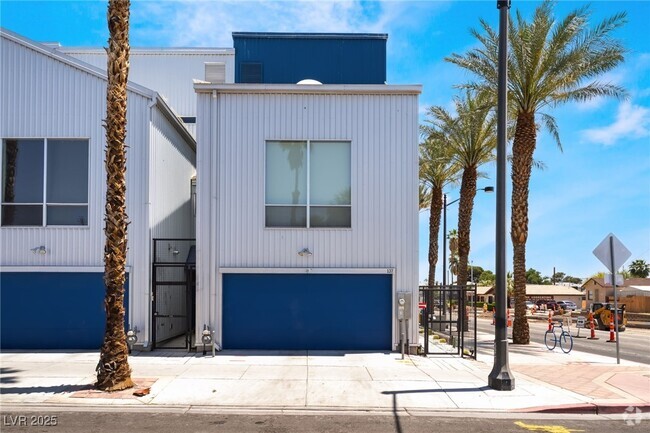 Building Photo - 137 S 11th St Rental