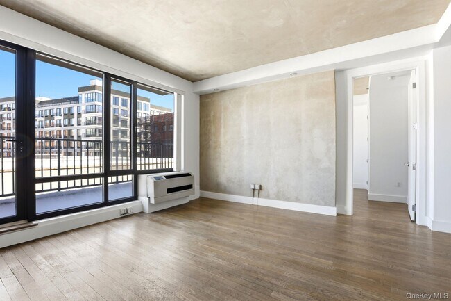 Photo - 225 E 138th St