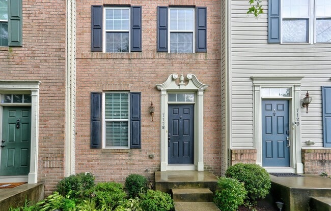 Building Photo - 3BR, 3BA, 1-Car Garage Townhome in Howard Square