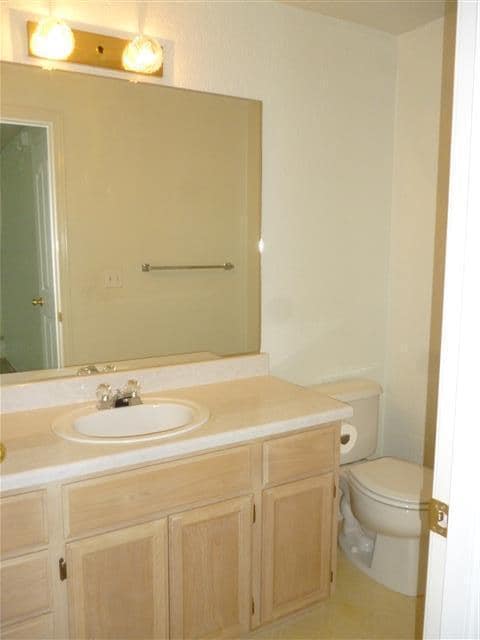 Photo - Great Townhouse with Large fenced Back Yar...