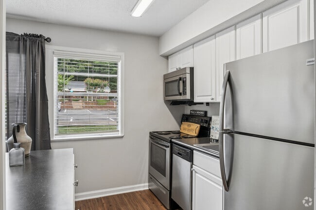 Majestic -2BR, 1BA - 900SF - Kitchen