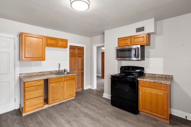 Building Photo - 1314 22nd St Unit Lower Rental