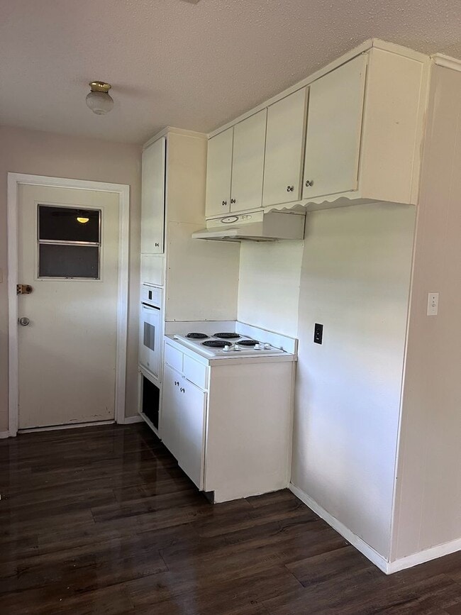 Photo - 1217 Briarwood Dr