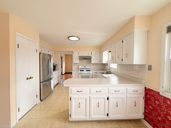 Photo - 4220 Oakton St