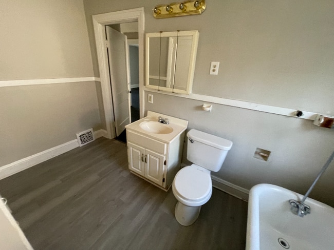 Photo - 3437 E 103rd St