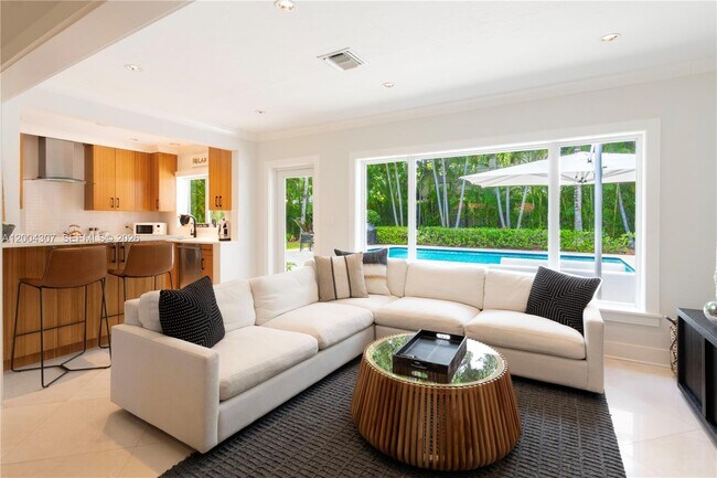 Photo - 1029 Mariposa Ave