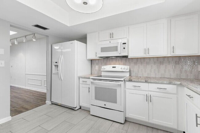 Photo - "Spacious 2-Bed, 2-Bath Condo Oasis in Prime Clearwater Location – 55+ COMMUNITY