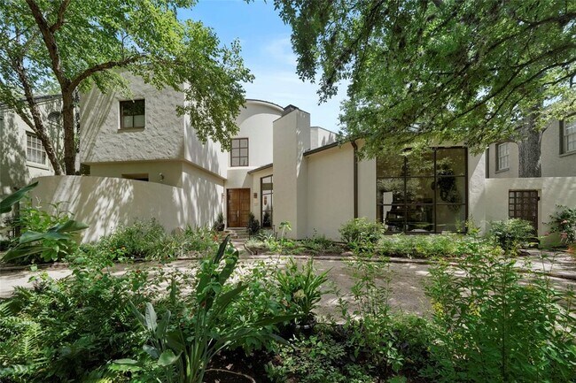 Photo - 2225 Bolsover St