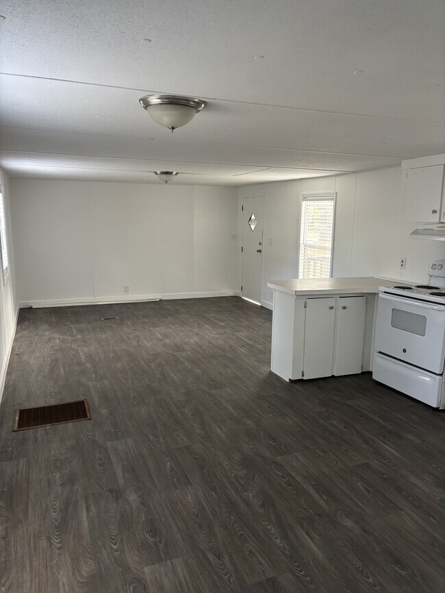 Photo - 527 Wancy Cir