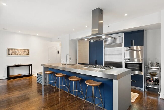 Photo - 1124 10th St NW
