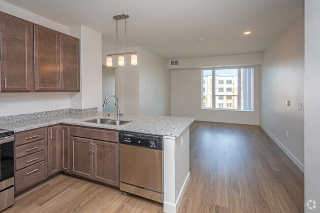 2BR, 2BA - 993SF