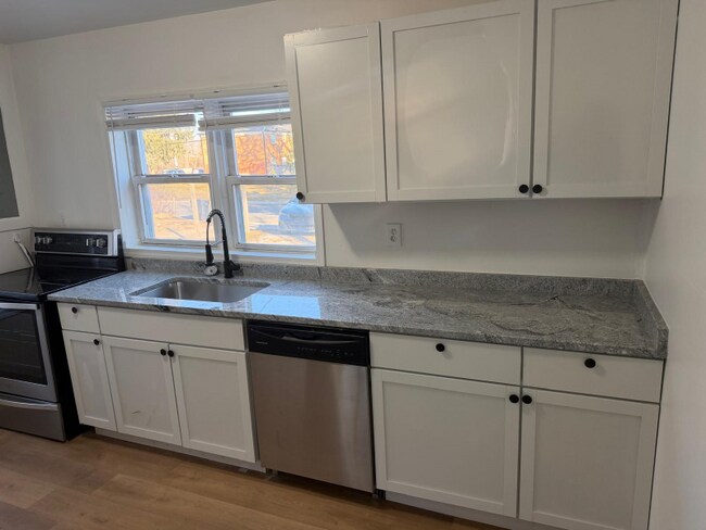 Photo - 1665 Elaine Rd