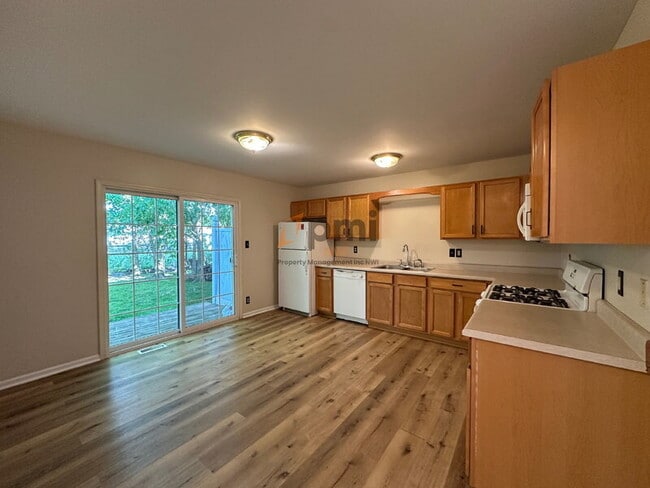 Photo - 678 Dearborn Rd