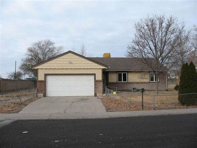 Building Photo - Stunning home in highly sought neighborhood!