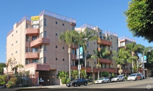 Building Photo - 1335 N La Brea Ave Unit 206 Rental