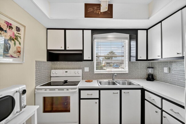 Photo - 2673 Barkley Dr E