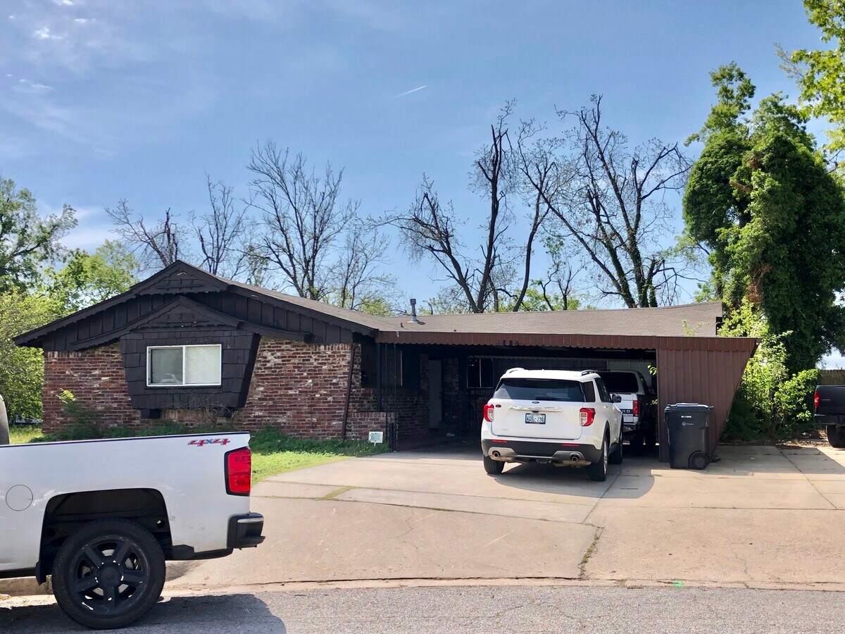 Photo - 2400 SW 63rd St