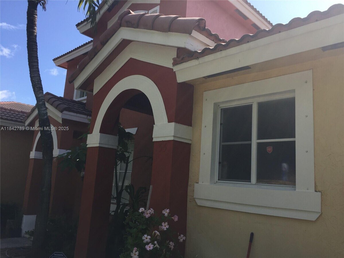 Photo - 55 SW 16th Ave Townhome